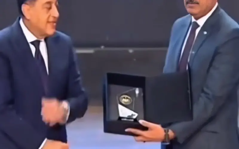 رئيس الوزراء يكرم د. محمود الفولي وكيل تعليم بني سويف